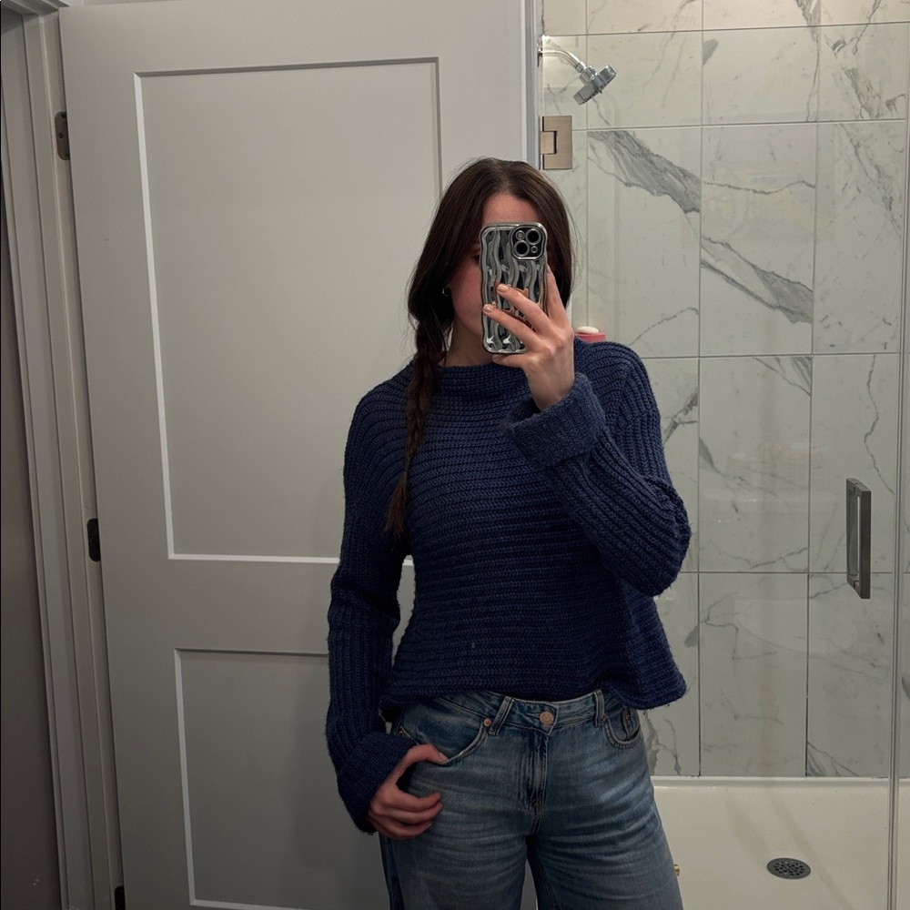 BLUE CABLE KNIT SWEATER